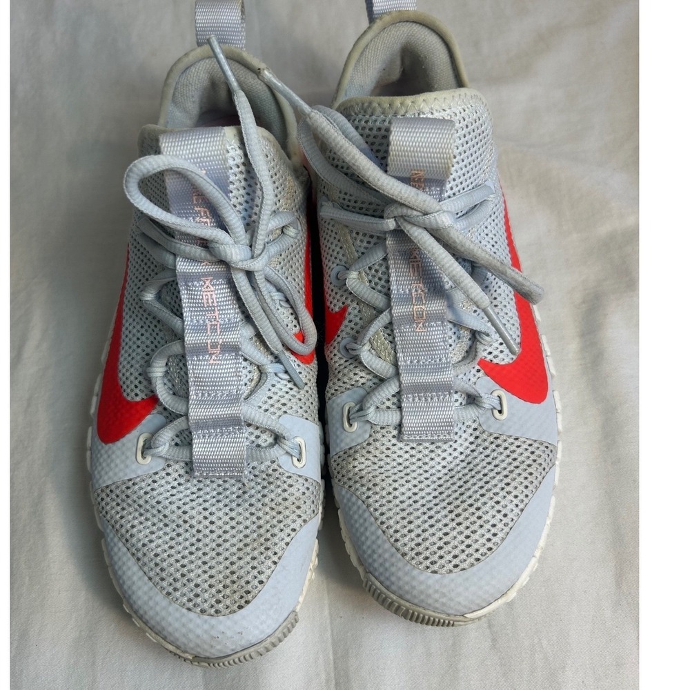 Nike Metcon Women 9 Cross Training Shoes Grey Silver Red CrossFit Sporty Workout - Picture 10 of 17